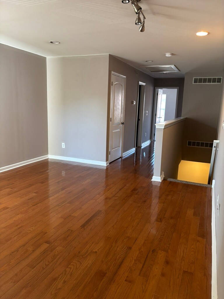 Building Photo - 1835 N Willington St