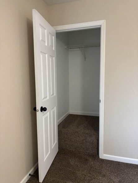 Building Photo - 423 E Cheyenne St