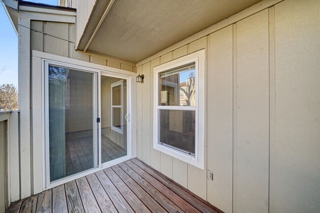 Building Photo - 1018 Davidson Dr