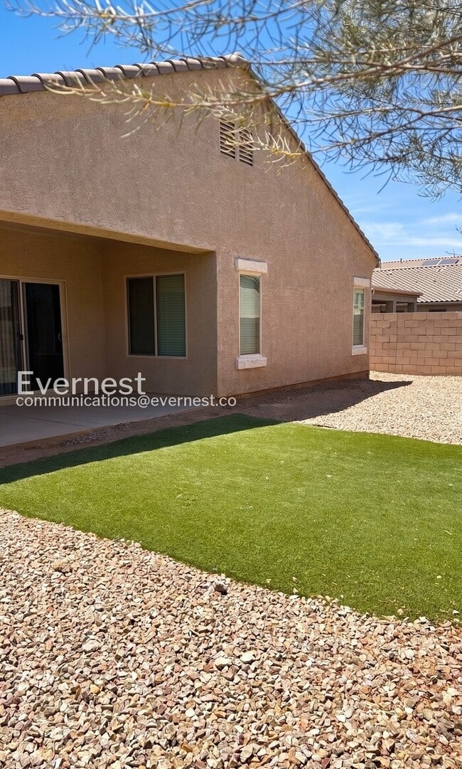Building Photo - Spacious Home with Fenced Yard and Pool Access | Pet friendly | Available Now!