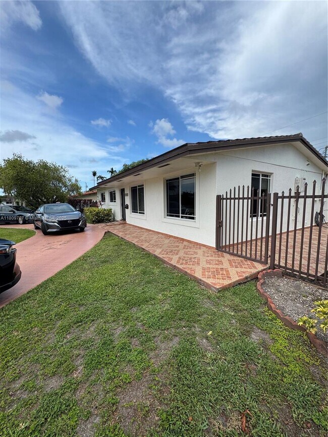Building Photo - 10420 SW 52nd St