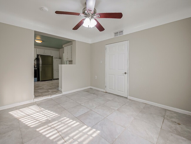 Building Photo - 25323 Orchard Lake Rd