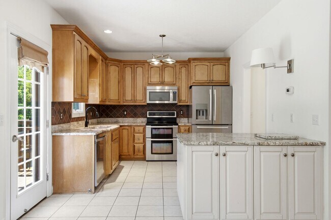 Building Photo - 2645 Blossom Trail E