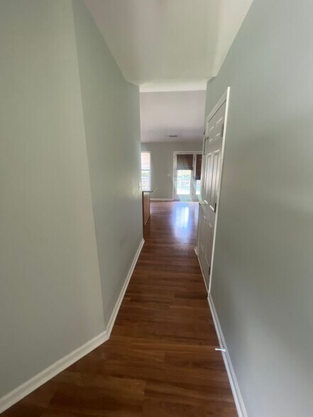 Building Photo - 2445 Somerset Pl Dr