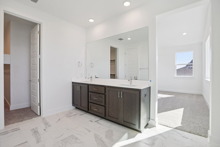 Building Photo - 1104 Yaupon Holly Dr