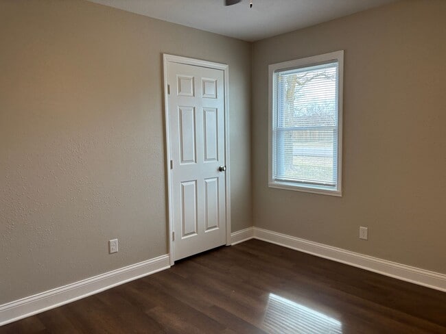 Building Photo - 3 Bed 1 Bath Remodeled House