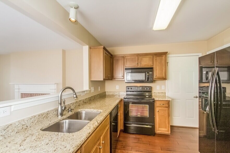 Building Photo - 1014 Persimmon Dr