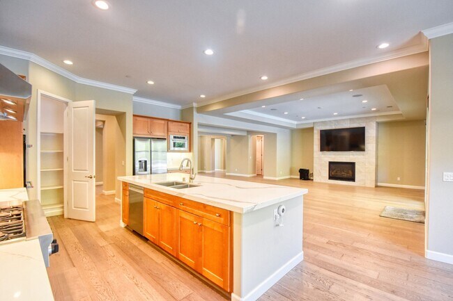 Building Photo - 5 Bedroom Resort-Style Estate with Pool, S...