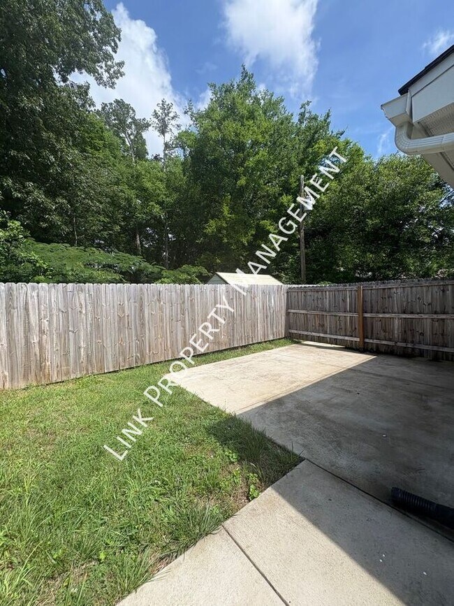 Building Photo - 123 Sequoia Dr