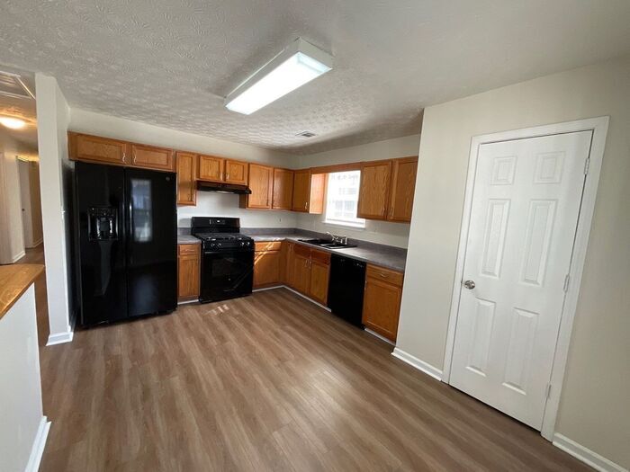 Building Photo - 3651 Ten Oaks Cir