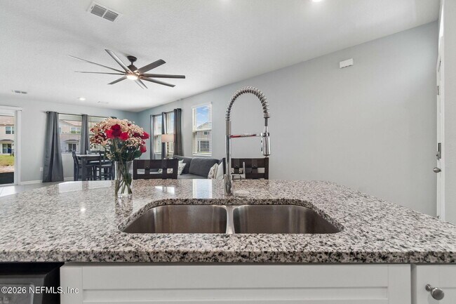 Building Photo - 49 Pasadena Dr