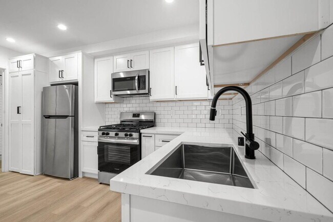 Building Photo - 3335 Stocker St W