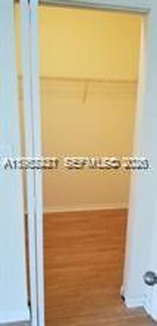 Building Photo - 3926 SW 52nd Ave