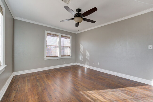 Building Photo - 916 Classen Blvd
