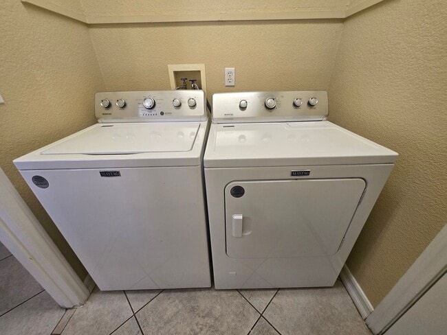 Building Photo - 2 Story Home with 5 Bedrooms