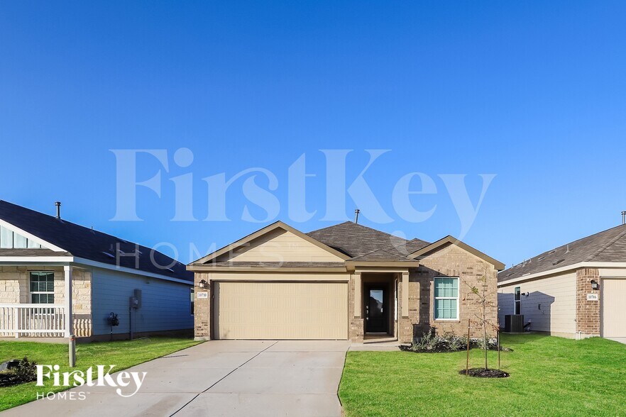 Building Photo - 10710 Vinateros Dr