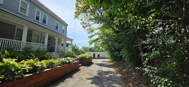 Building Photo - 14 Vara Ln