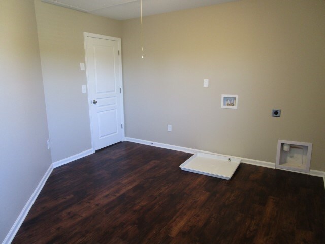 Building Photo - 804 Commerce Trl