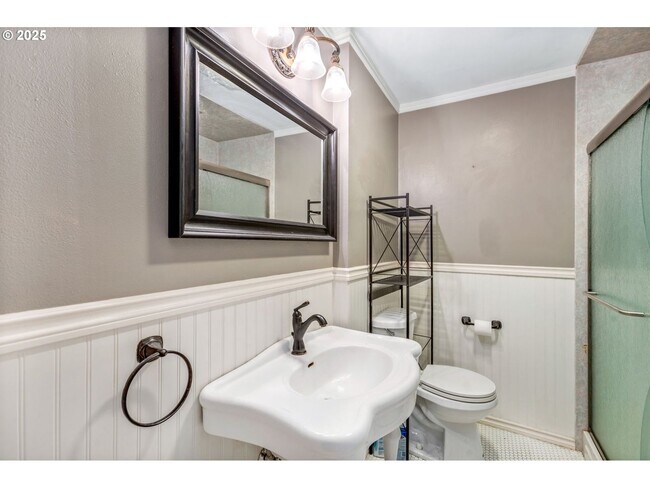 Building Photo - Classic Hillsboro Home with Two Spacious B...