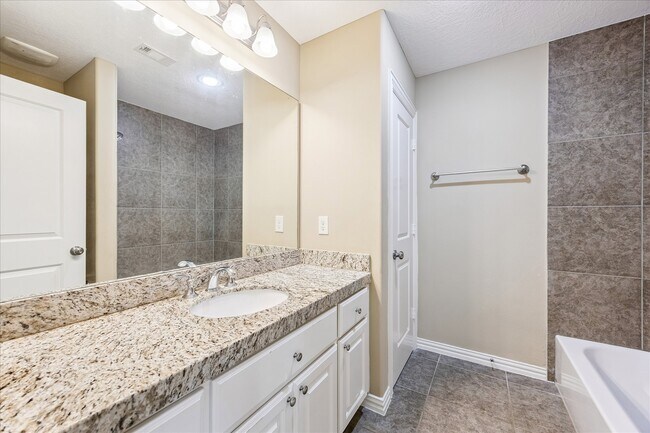 Building Photo - 14450 Kingston Cove Ln