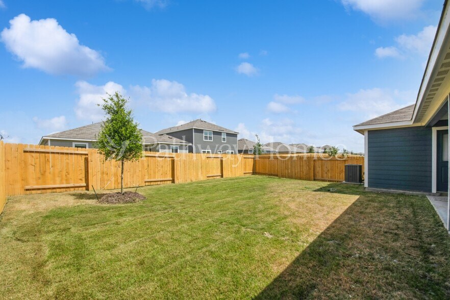 Building Photo - 905 Resting Elk St