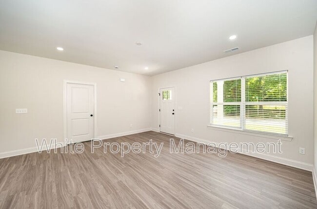 Building Photo - 412 Hampton St