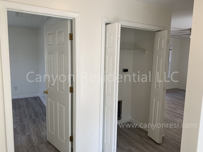 Building Photo - Recently Renovated!! Beautiful 2 bedroom with den!!