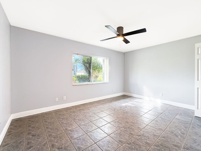 Building Photo - Cape Coral Pool Home with Canal!