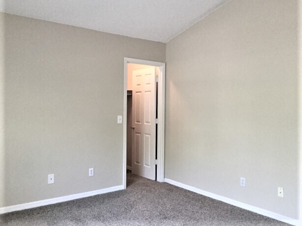 Building Photo - 1054 Royal Oaks Dr