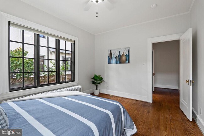 Building Photo - 200 Summers Dr