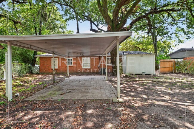 Building Photo - 2900 Lott Dr