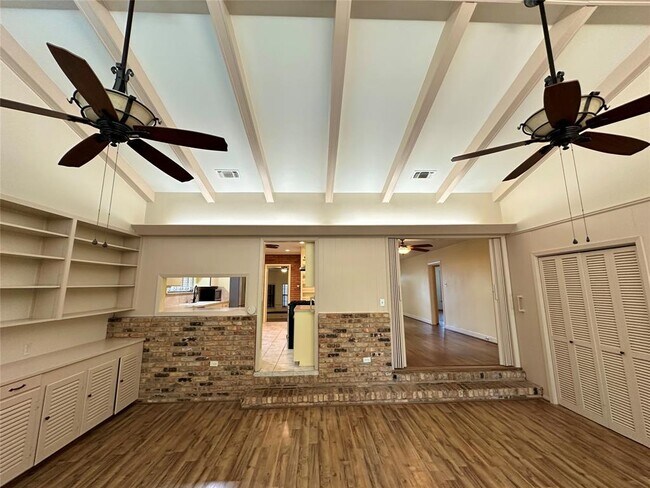 Building Photo - 709 W 34th St