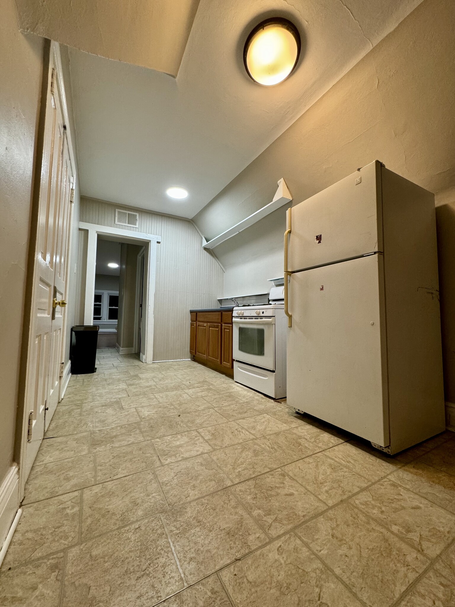 Kitchen - 1749 Crafton Blvd