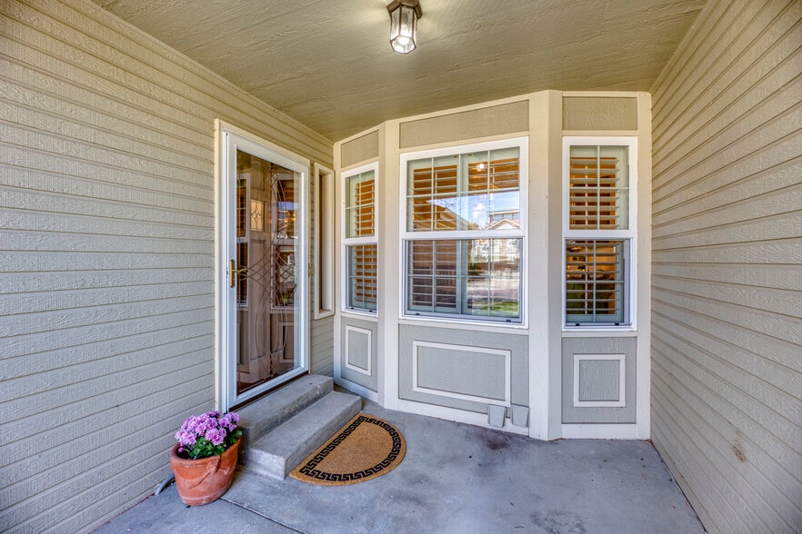 Entry - 1518 E Nichols Cir