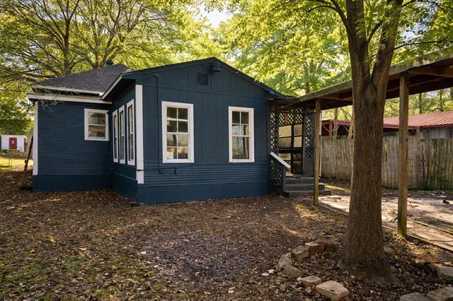 Building Photo - 727 W Day St