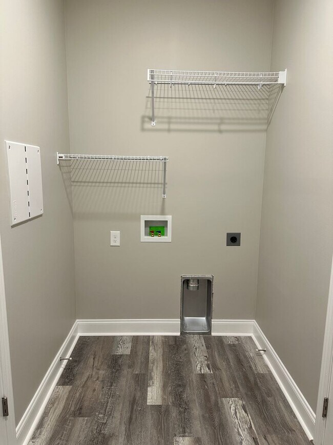 Building Photo - 2760 Cedrus Ave