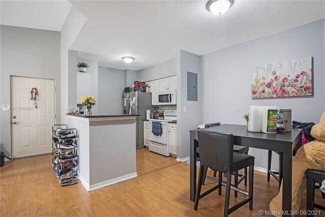 Building Photo - 6831 SW 44th St