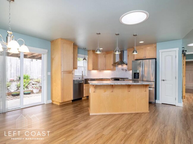 Building Photo - 5371 NE Wave Ln