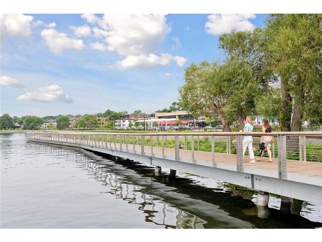 Building Photo - 745 Rice St E