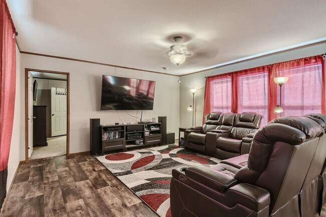 Building Photo - 517 Crossroads Dr