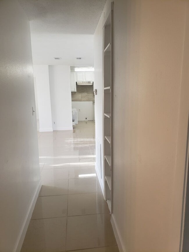 Building Photo - 3 bedroom 2 bath home