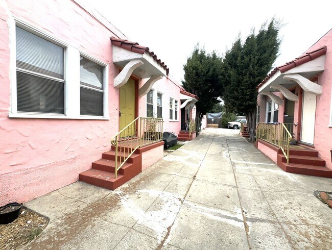 Building Photo - 6120