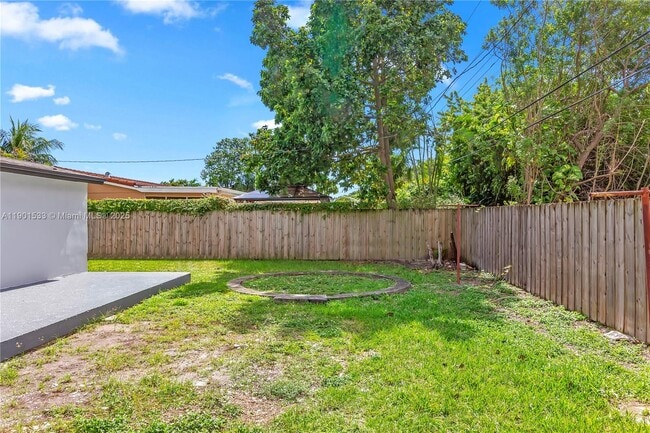 Building Photo - 4900 SW 106th Ave