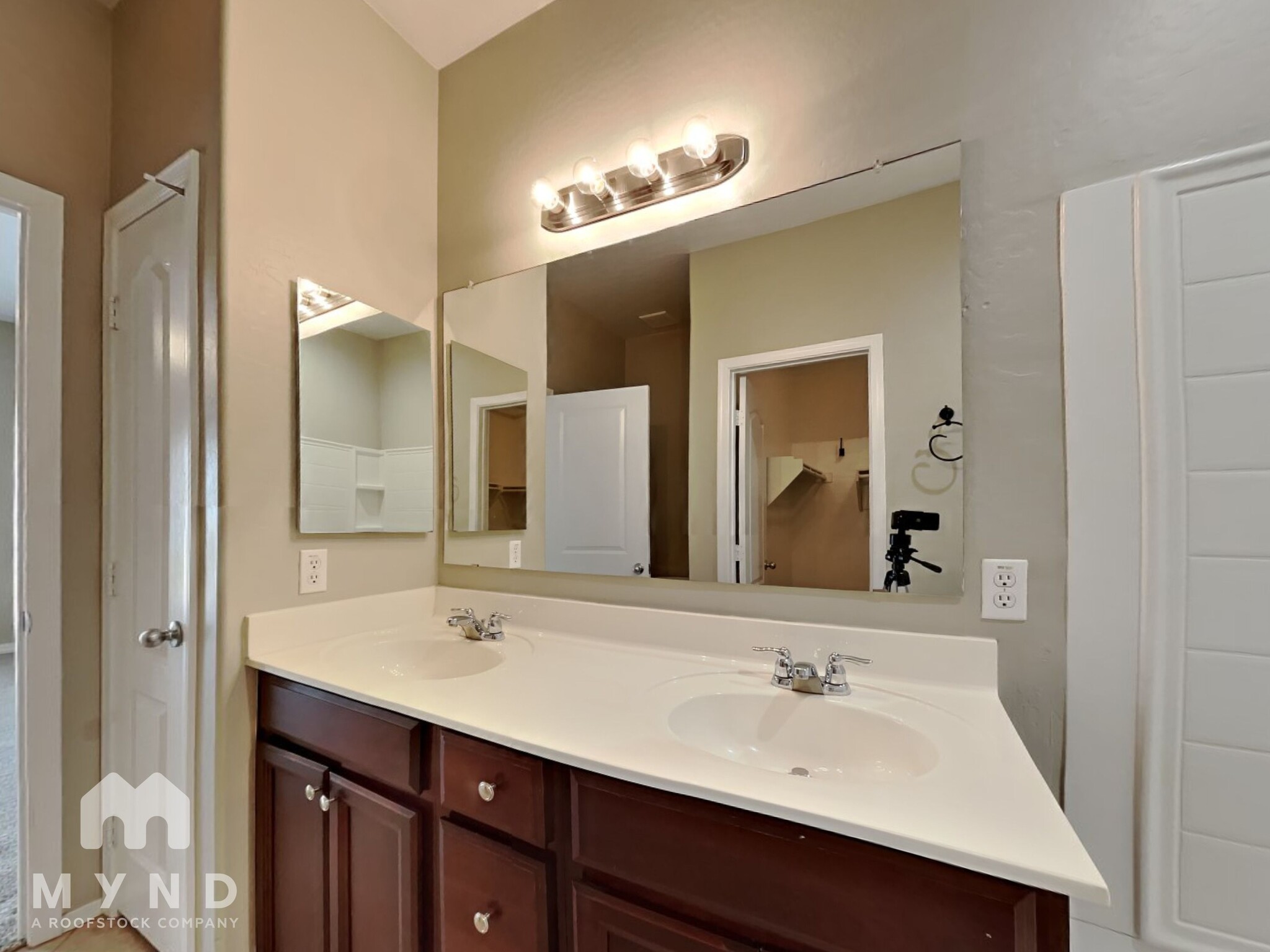 Building Photo - 17299 W Fetlock Trail