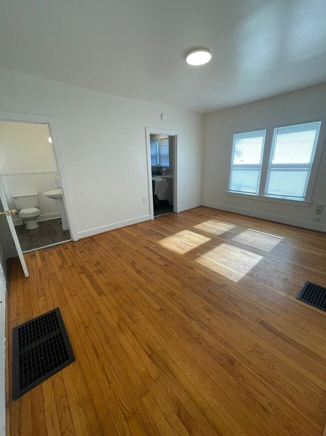 Building Photo - Spacious 5-Bedroom Home Near EMU