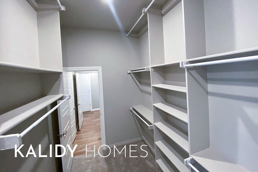 Building Photo - 12500 Elba Dr