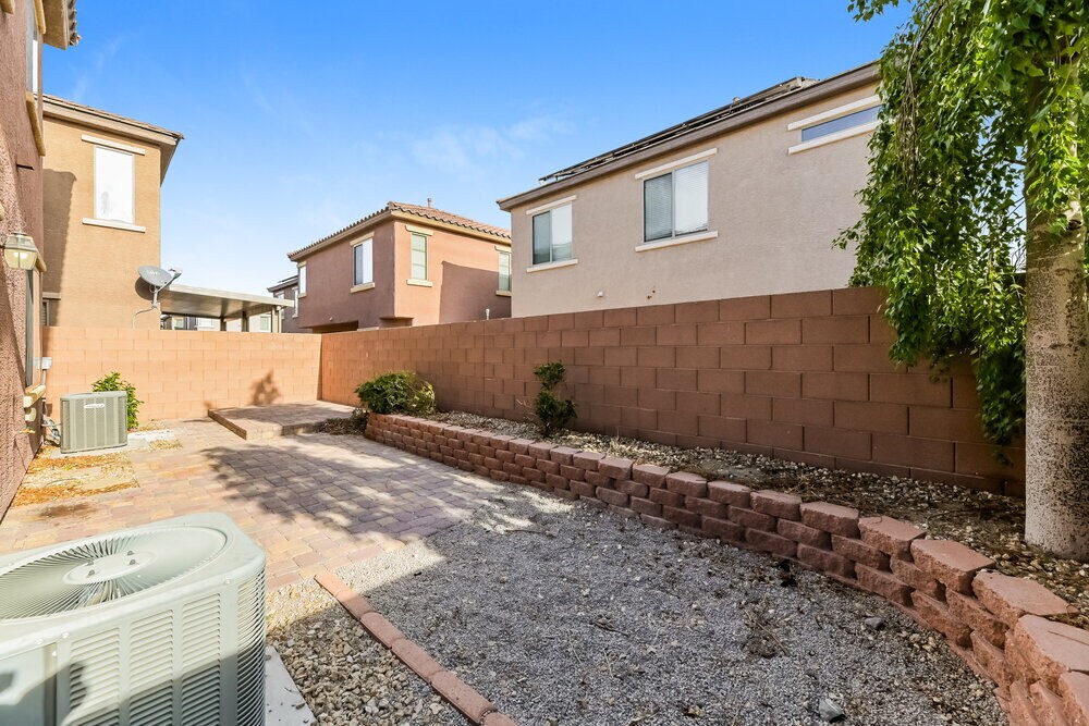 Building Photo - 681 Calamus Palm Pl