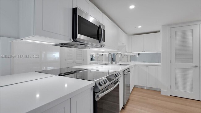 Building Photo - 555 NE 34th St