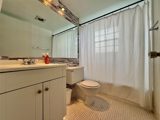 Building Photo - 326 Preston H