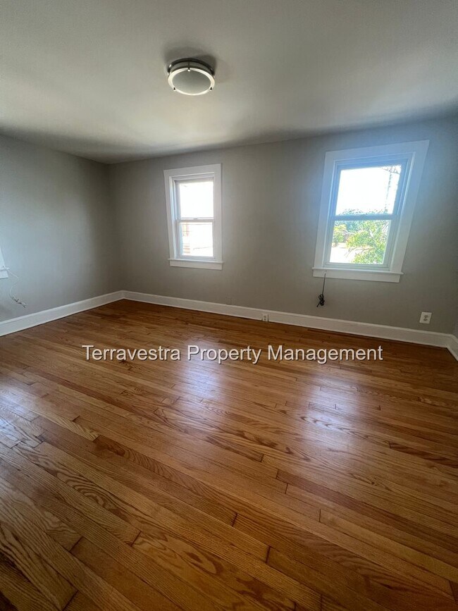 Building Photo - 4 Bedroom, 2 Bathroom Fully Renovated CO i...
